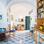 Vintage House Capri